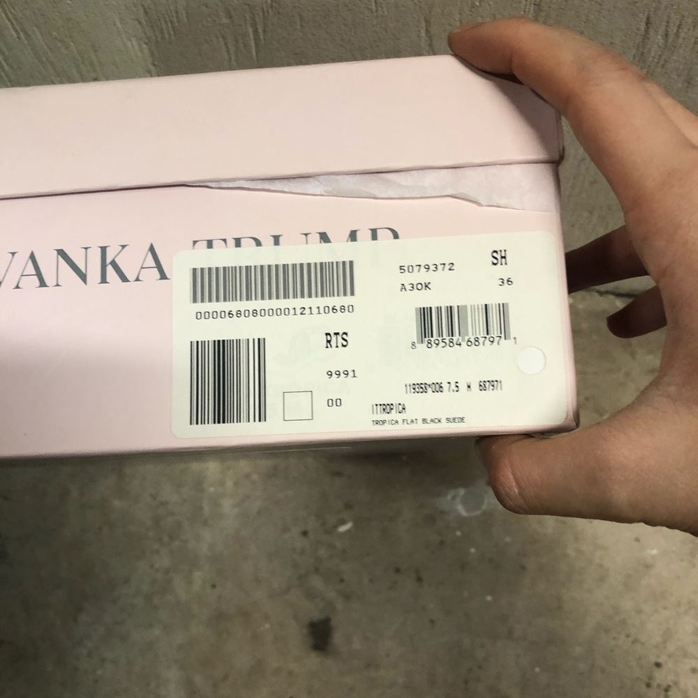 Ivanka Trump tropica flat - Picture 6 of 6
